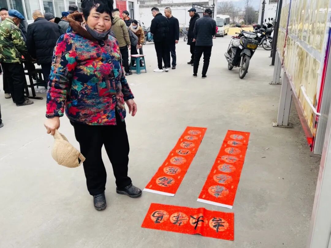 翰墨迎新春 清风暖民心 | 市纪委监委机关深入包联村开展“翰墨迎...