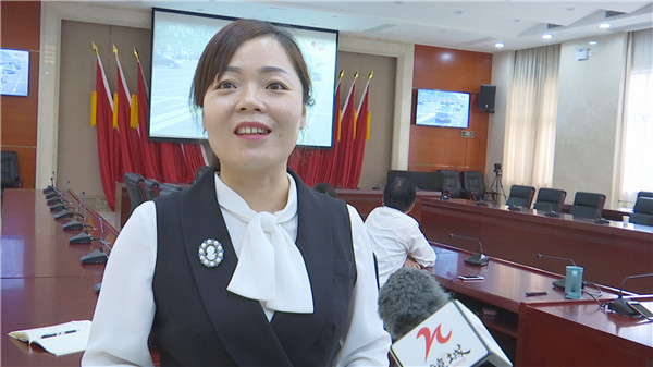 1569935249635560.jpg 政协观看阅兵直播044AAAF5DA8-66FA-4E09-A34D-81BA9B475A8FV1.jpg