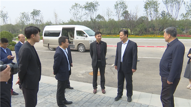 1571831768614918.bmp 褚书记 调研 绿地 十四运场馆04410AF1A66-79A5-48E6-B4CD-4AF655DAC07EV1.bmp